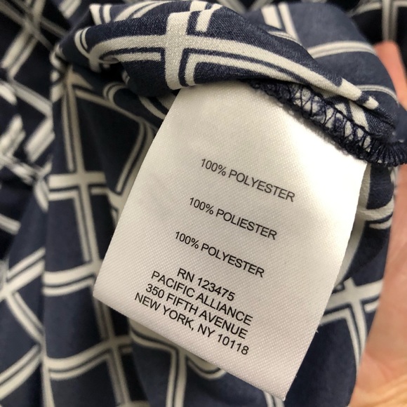 Women’s Blouse, Size LG - Picture 4 of 4